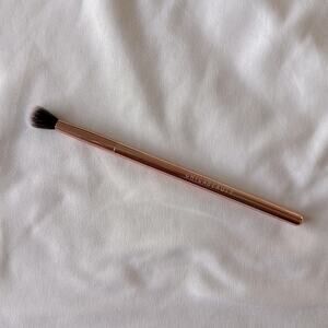 Chica beauty rose gold eyeshadow blender brush